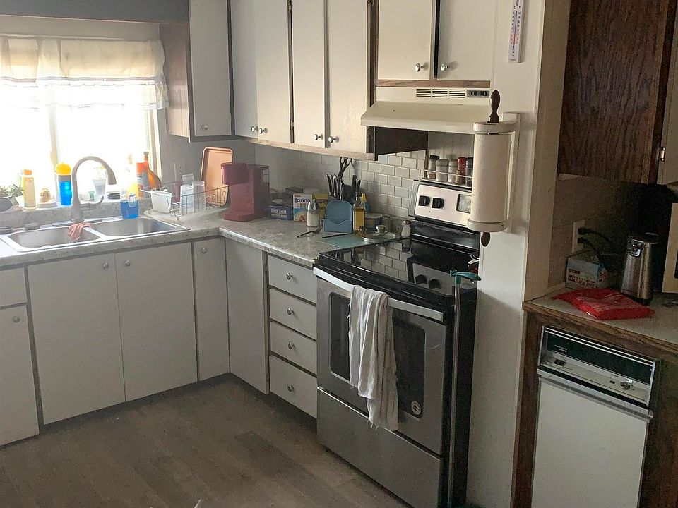 2nd image of 212 S Chicago Ave