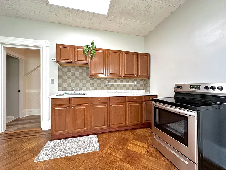 152 Grand St #1 — Photo 6