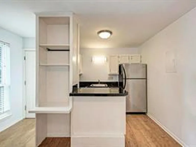 1000 W 26th St #113 — Photo 8
