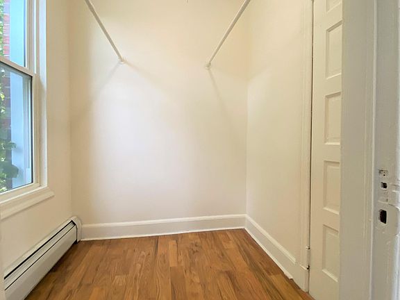 5th image of 2556 Radcliff Ave