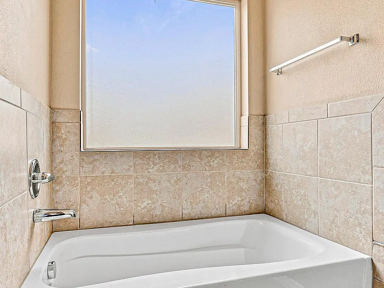 7008 Faxon Dr — Photo 7