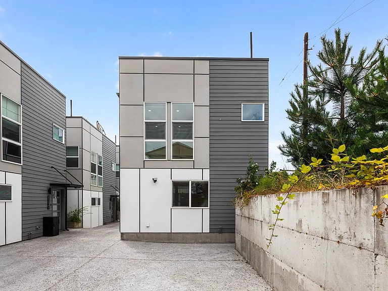 9002 15th Ave SW #A — Photo 3