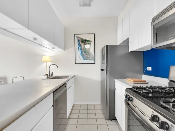 350 Albany Street 4F image 5 of 6