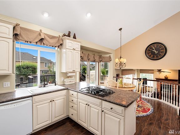 Kitchen with vaulted ceilings, comfortable flow to the breakfast nook and family room.