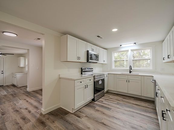 5th image of 900 Pinhook Dr