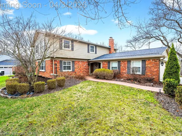 5822 Raven Rd, Bloomfield Hills, MI 48301