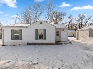 1502 Hillview Dr, Pekin, IL