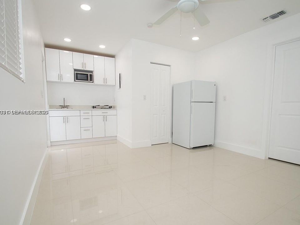 1st image of 233B NW 53rd Ave #1