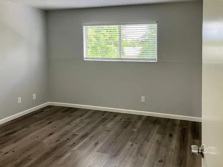 764 E Swain Road — Photo 30