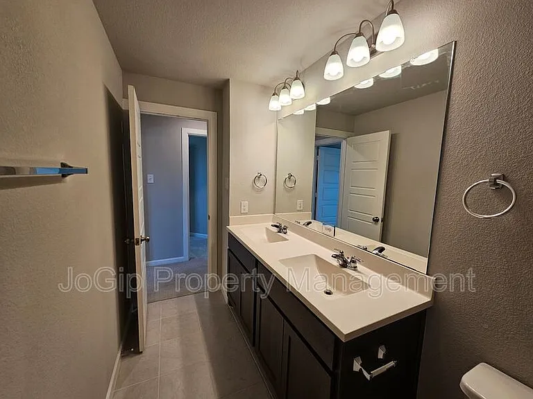 1740 Jamestown Dr — Photo 63