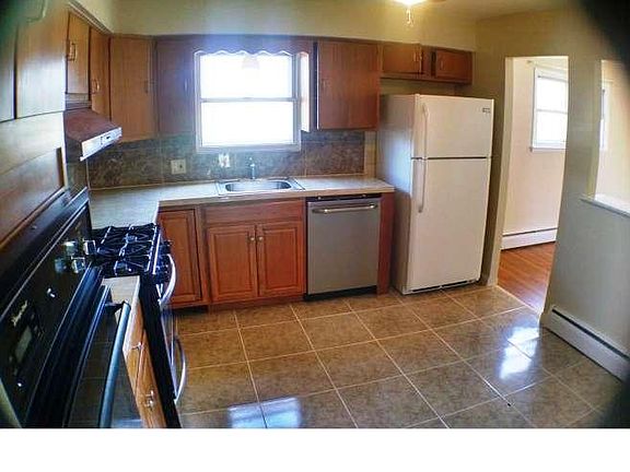 5th image of 241 Westbury Dr