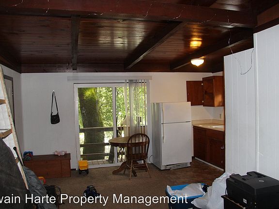 3rd image of 24 S Poplar St APT 2