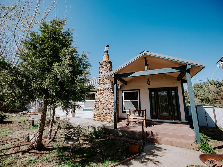 1384 Banner Rd — Photo 1