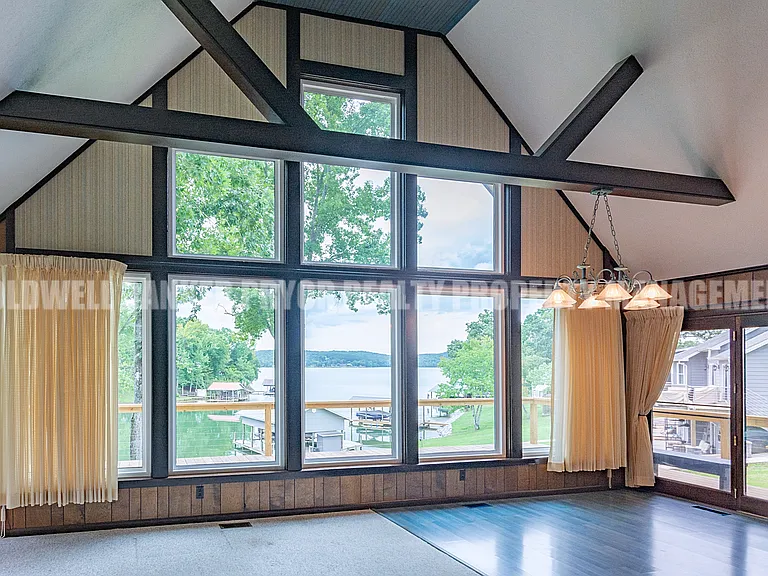 165 Lakeshore Ct — Photo 18