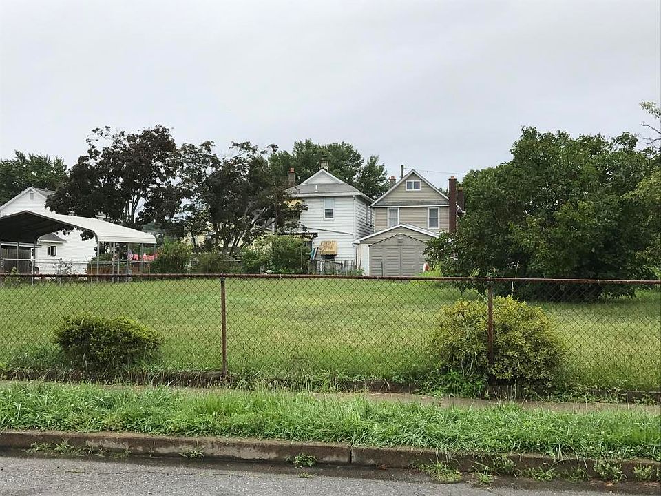 1st image of 570 Plymouth St