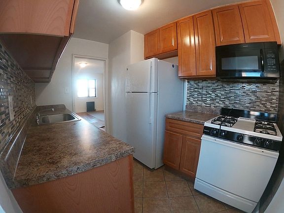 5th image of 21-32 Crescent St #3B
