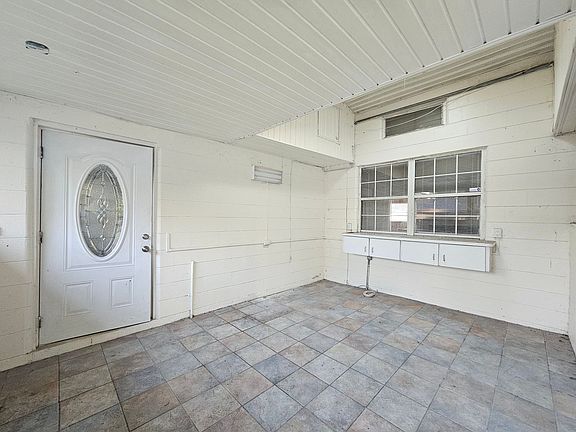 4th image of 2821 Vousden Ln
