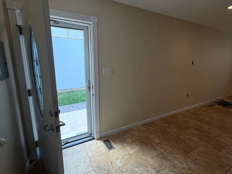 191 Merrill Ave — Photo 2