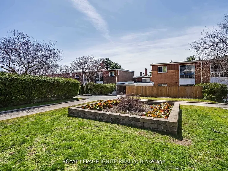 10 Leith Hill Rd #4 — Photo 36