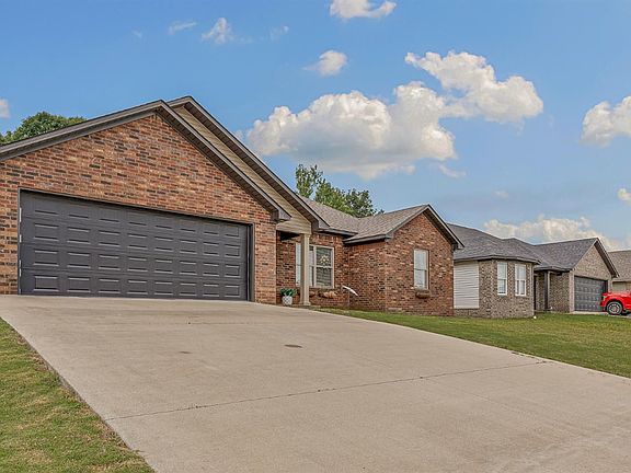 3rd image of 306 Elizabeth Dr
