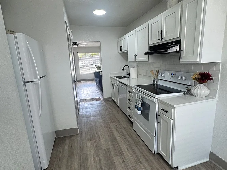 The Katmai Apartments — Photo 73