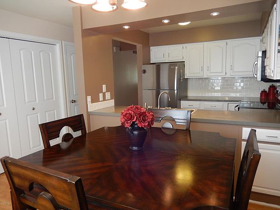 4th image of 815 Apple Blossom Ln #10