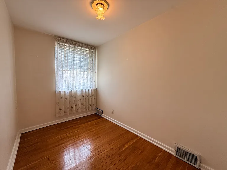 3303 Hartel Ave — Photo 36