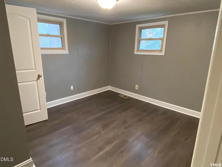 171 W Holly Springs Rd — Photo 5