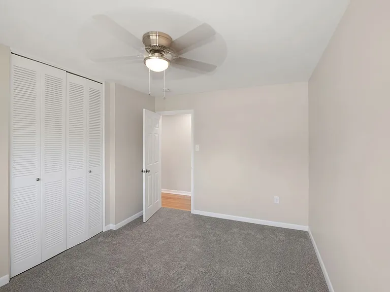 10619 Weymouth St #201 — Photo 15