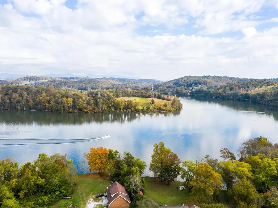 Located Beside Watts Bar Lake
