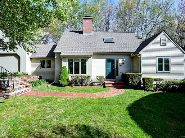 189 Red Stone Hill #17, Bristol, CT 06010