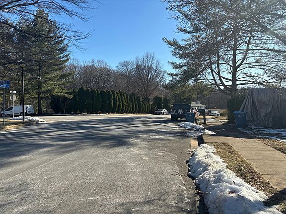 4th image of 4912 Powell Rd