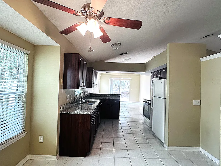 Kitchen & breakfast Nook