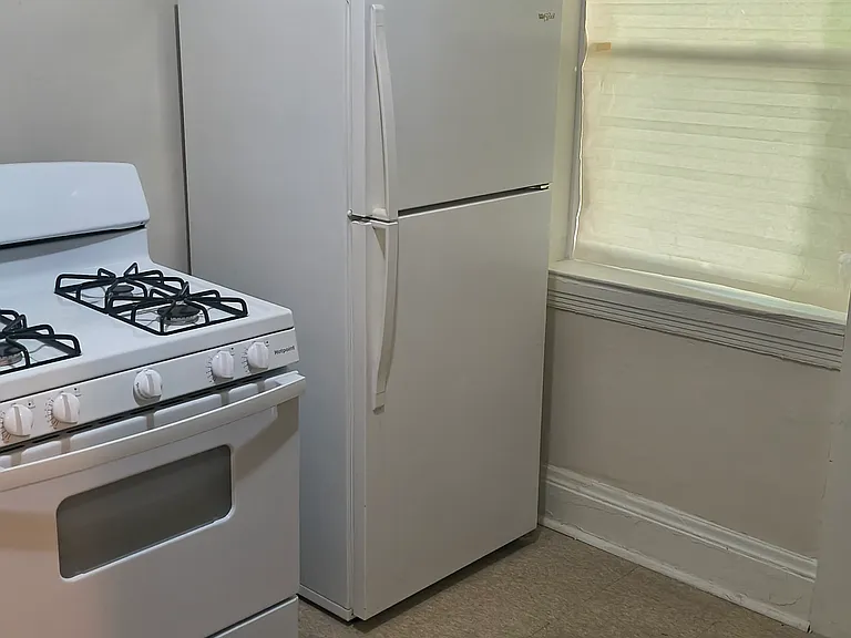 8702 Detroit Ave — Photo 6