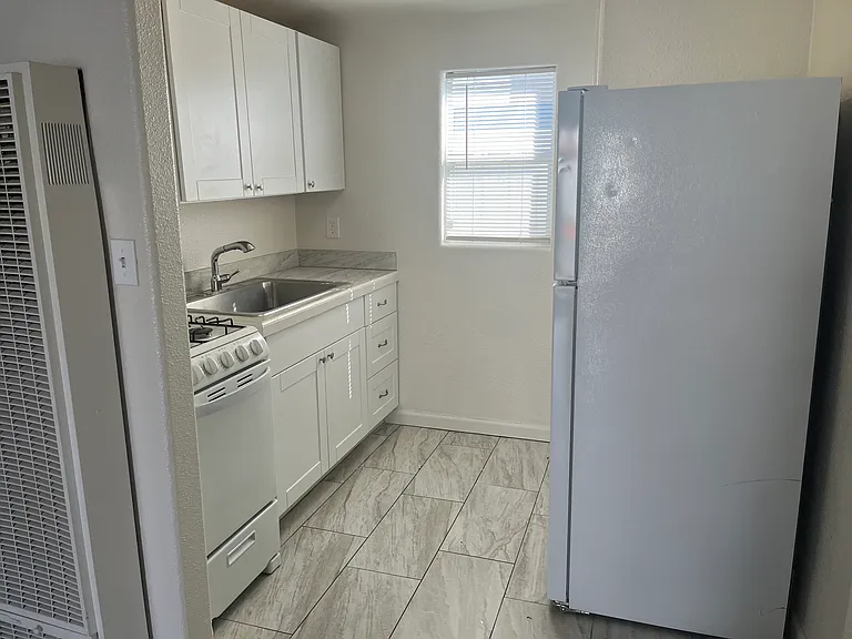 Sleek, Contemporary Efficiency - Live El Campo on Route 66! — Photo 38