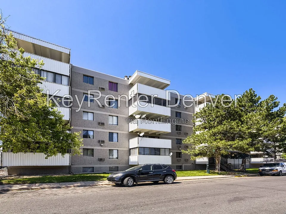 1011 S Ironton St #403