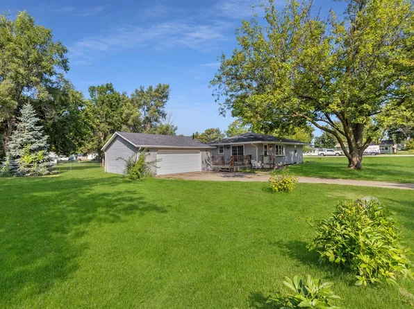 412 Walnut Ave NW, Mitchellville, IA 50169