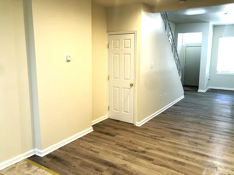 1323 N Allison St — Photo 7