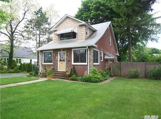 4 Carmans Rd, Farmingdale, NY 11735