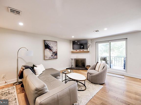 5th image of 411 W Conestoga Rd APT 22