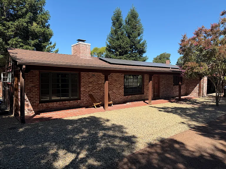 755 Glenside Dr — Photo 2