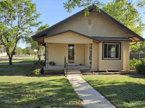 207 E Mexitli St, Montezuma, KS 67867