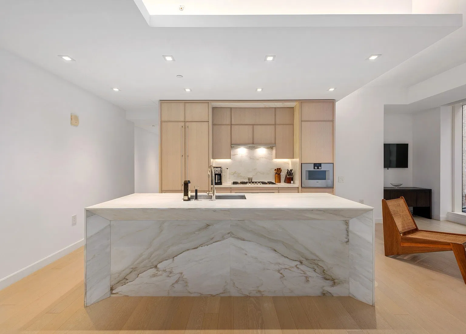 138 East 50th Street — Photo 2