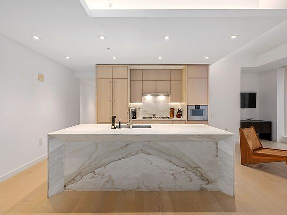 3rd image of 138 E 50th St APT 12A