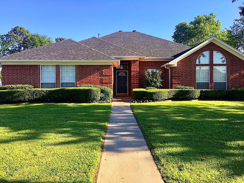 1st image of 2706 Woodland Oaks Dr