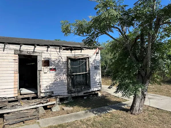 505 N Francis St, Bishop, TX 78343