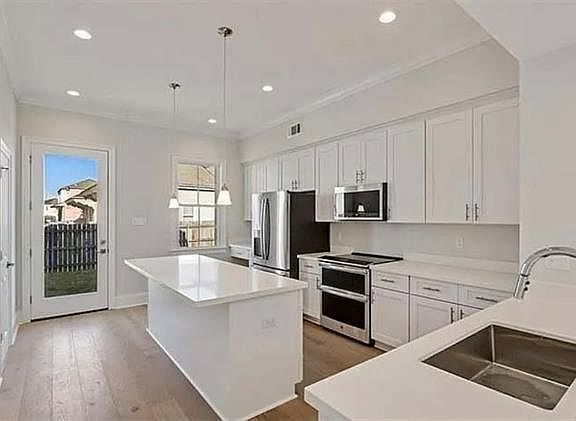 4th image of 739 Saint Andrew St