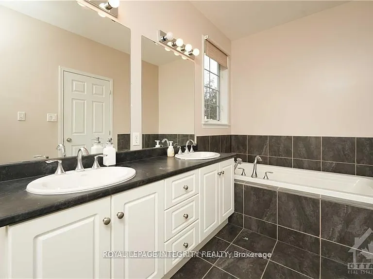 404 Kilmarnock Way — Photo 16