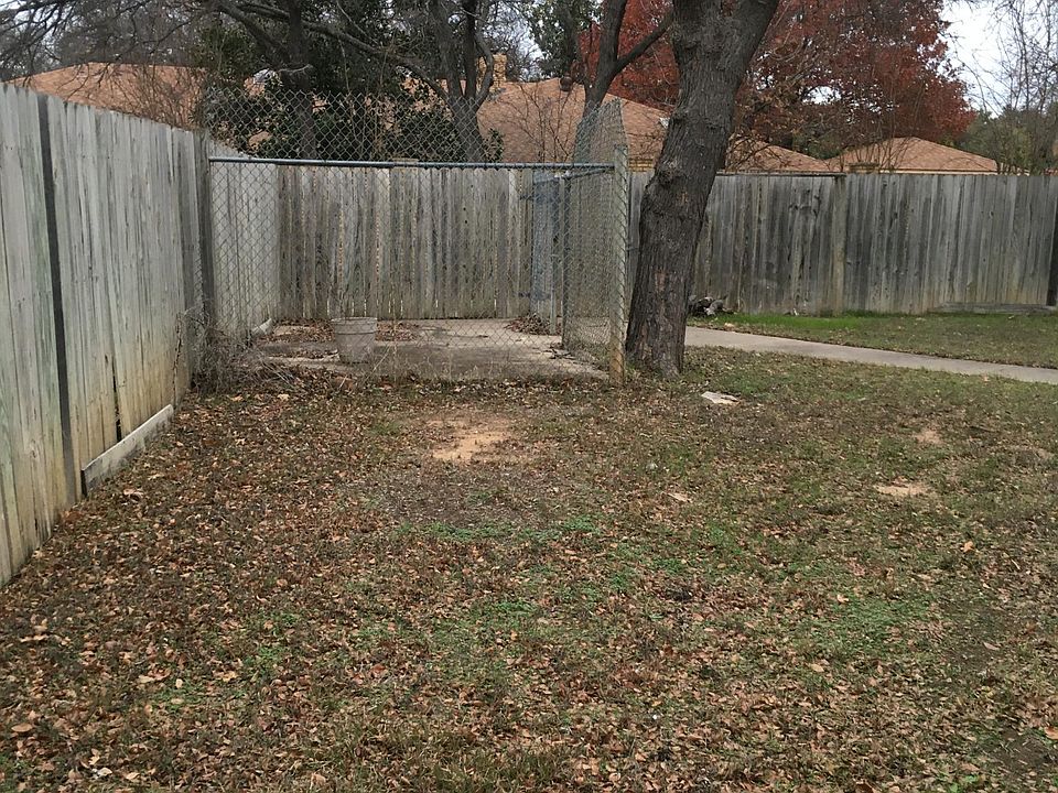 Fence back yard 