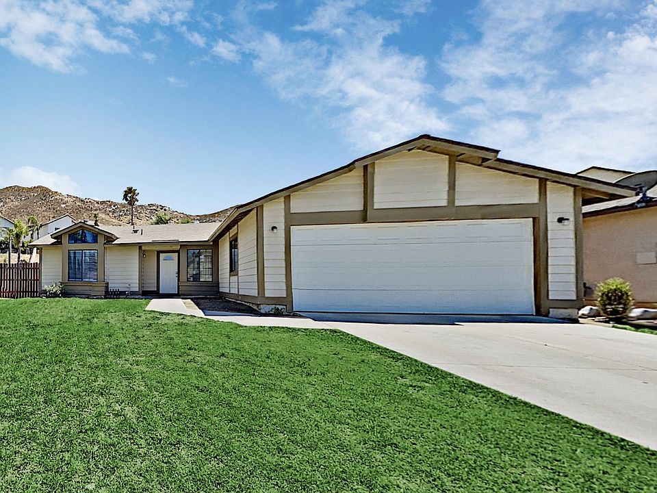 1st image of 14897 Suzanne Dr